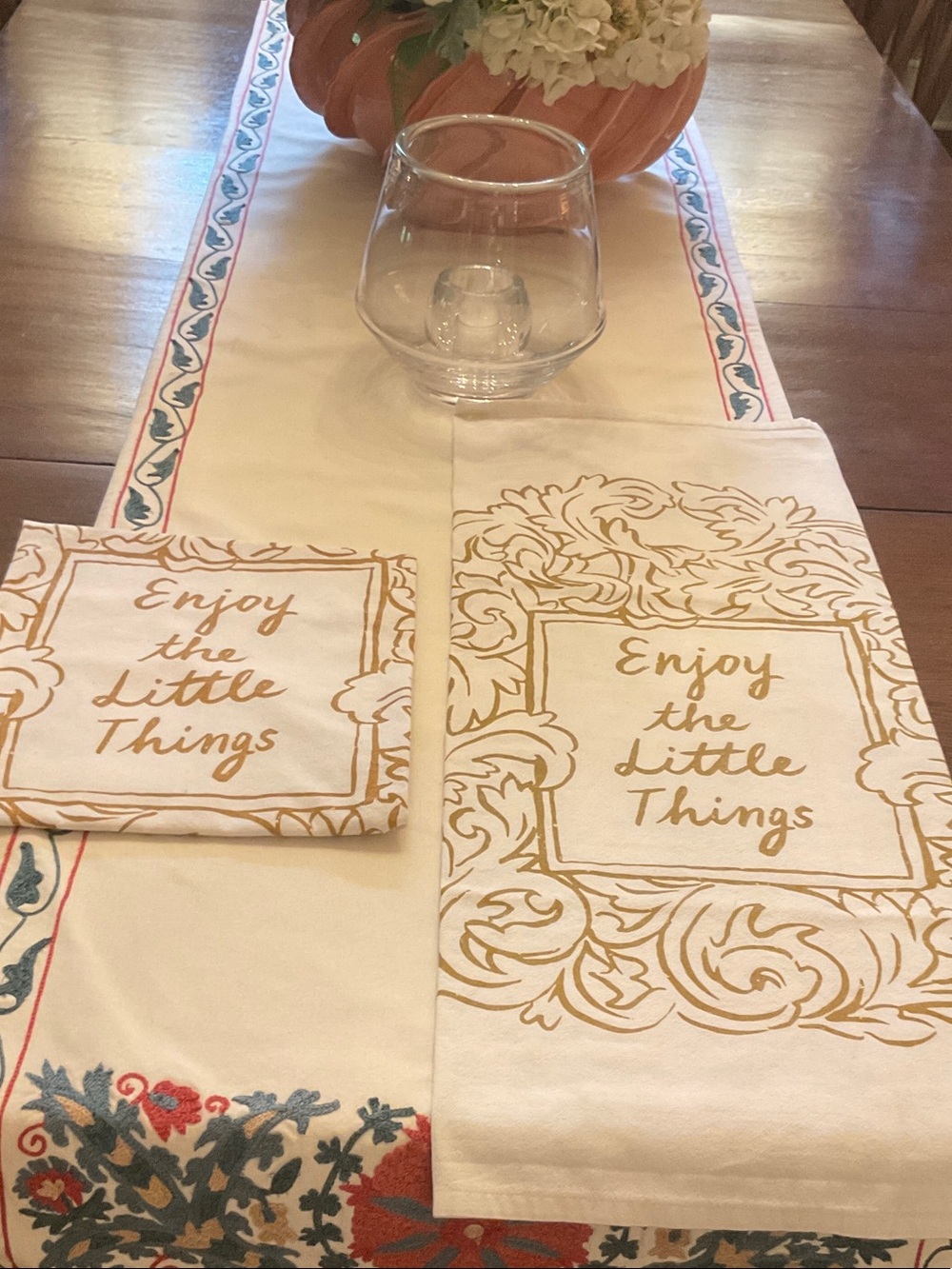 Set of two Hester and Cook, hand towels or kitchen towels. Size 29”x29”. - Picture 2 of 6